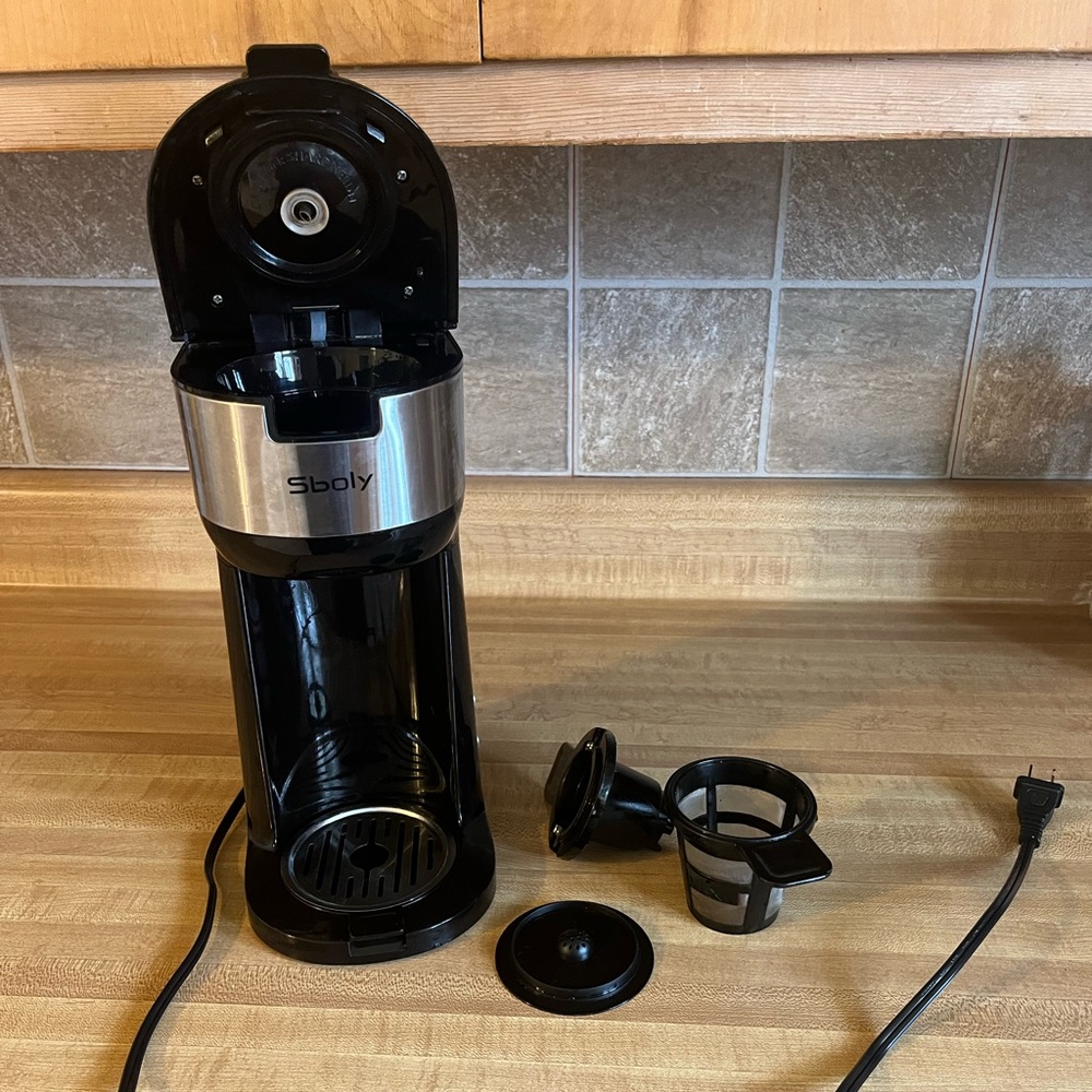 Single cup coffee maker